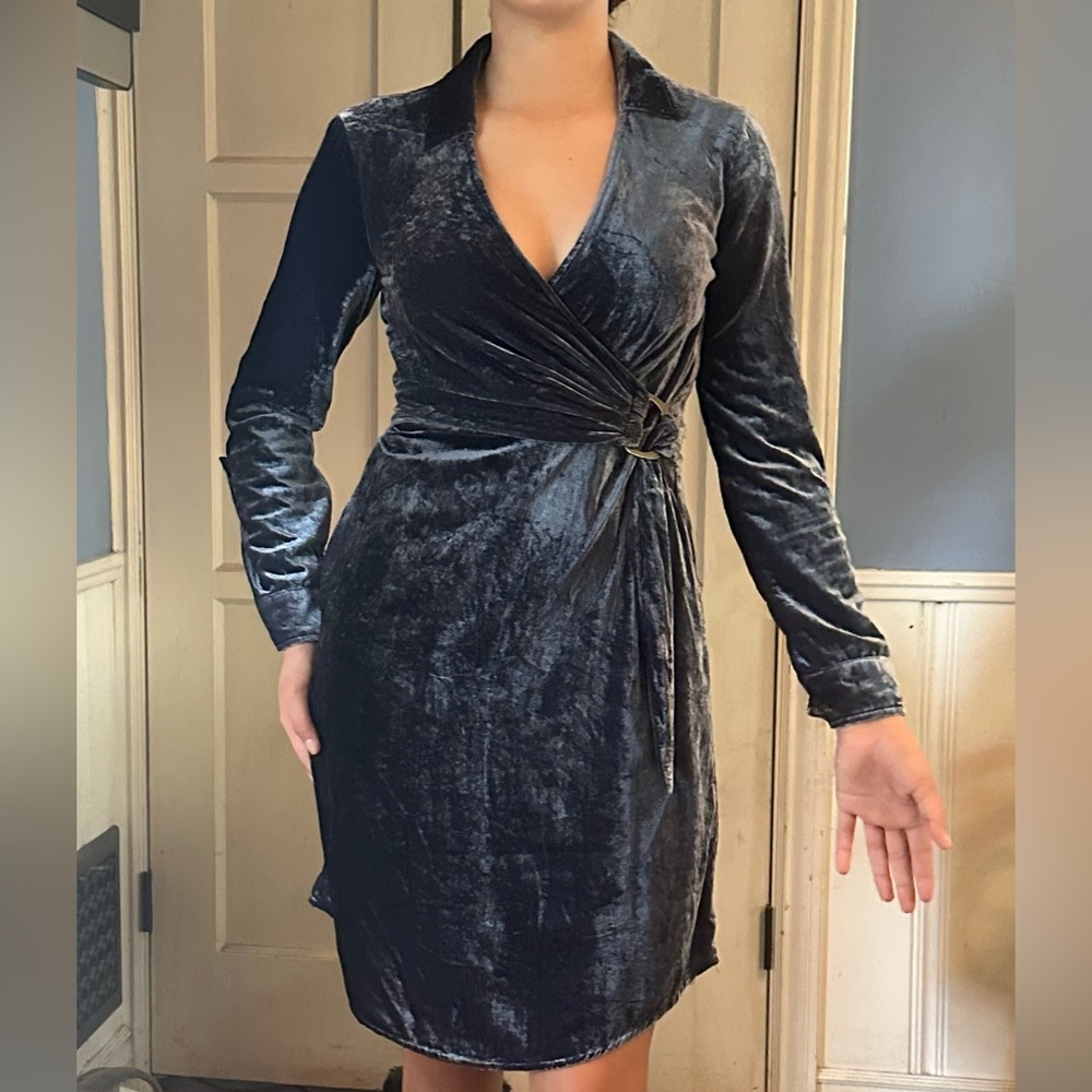 Has a velvet feel and a zipper on the side